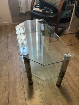 Table de salon moderne en verre
