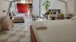 Joli appartement mansardé à louer en aout à Nice