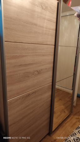 Armoire de chambre avec portes coulissantes