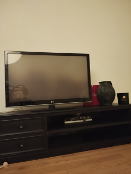 Meuble TV + Téléviseur + Tapis IKEA - Excellents États