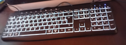 Clavier rétroéclairé sans fil en parfait état