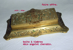 Collection de timbres en boîte de bronze et cuivre