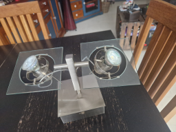 Lustre avec 2 spots modulaire et moderne.