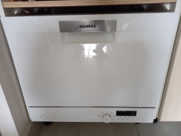 Mini machine à laver efficace et compacte