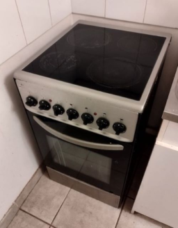 Cuisinière vitrocéramique en excellent état