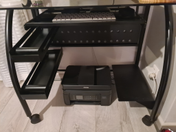 Bureau en verre noir élégant