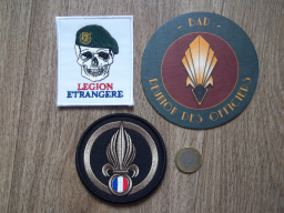 Lot de la Légion Étrangère : 2 Écussons et Sous-Verre Bar