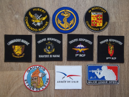 Lot de 10 écussons militaires pour collectionneurs
