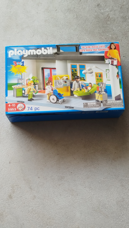 Urgent vraiment urgent a vendre avant dimanche matin playmobil hôpital très bon état complet