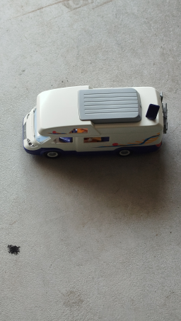 Urgent vraiment urgent a vendre avant dimanche matin playmobil camping car très bon état complet