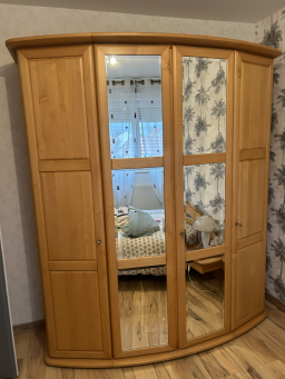 Grande Armoire avec Penderie en Bon État