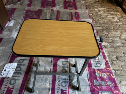 Table à manger pour lit médicalisé réglable sur roulettes