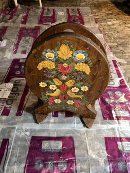 Meuble Range-bouteilles alsacien peint à la main