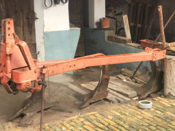 Vente de charrue 3 corps Massey Ferguson en bon état