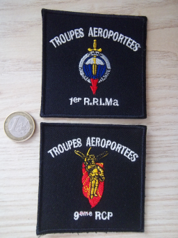 Lot d'écussons parachutistes et insignes de troupes aéroportées