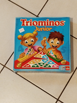 Urgent vraiment urgent a vendre avant samedi prochain triominos junior très bon état complet