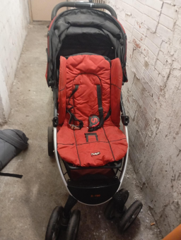Poussette trio rouge en excellent état