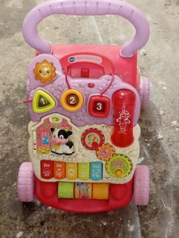 Trotteur bébé couleur rose