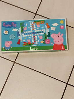 Urgent vraiment urgent a vendre avant lundi prochain jeux de petits chevaux Pepa pig très bon état complet