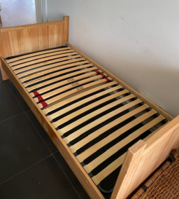 Lit en pin IKEA à vendre