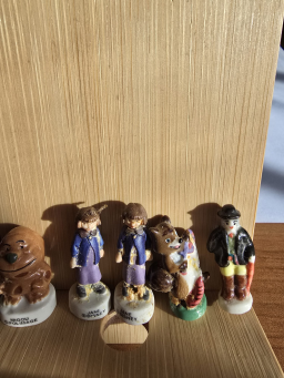 Lot de 20 pièces Disney miniatures en porcelaine