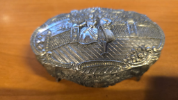 Vendre une magnifique boîte à bijoux en métal