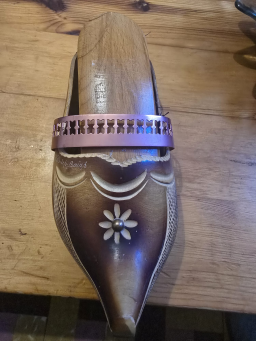 Chaussures en bois massif à petit prix