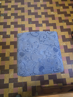 Tabouret ou repose-pieds à 20 euros