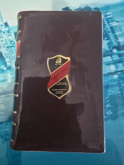 Bouteille de whisky originale en forme de livre