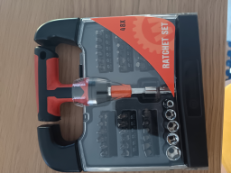 Boîte à outils avec son tournevis