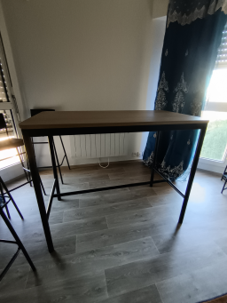 Table haute et 4 chaises haute