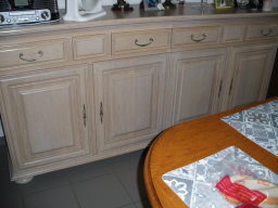 Buffet en chêne massif clair à vendre