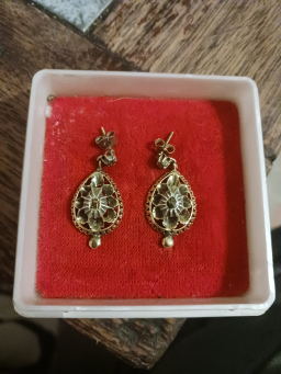 Boucles d'oreilles en or jaune avec diamants