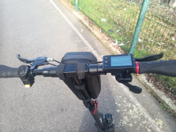 E-Cross Pro 2 Urban Glide à vendre neuf avec le chargeur neuf et le casque