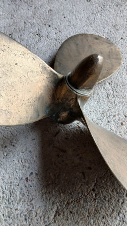 Hélice de bateau en bronze