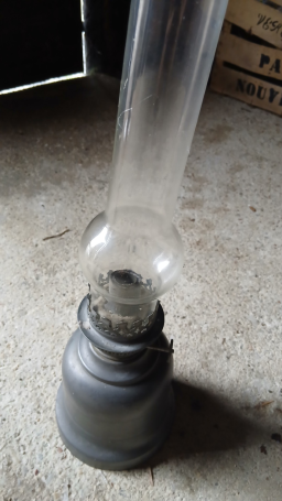 Lampe à pétrole ancienne en excellent état