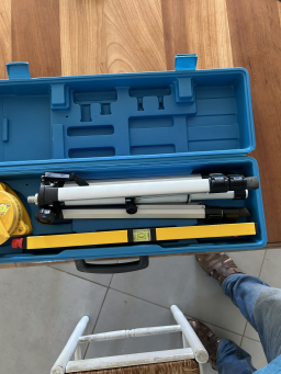 Laser de découpe avec trépied en parfait état