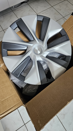 Enjoliveurs 19" neufs pour Tesla Model Y