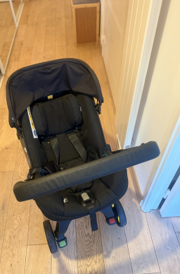 Poussette Doona quasi neuve à vendre - 50% de réduction