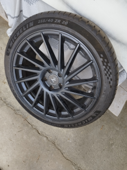 Ensemble pneus et jantes à vendre