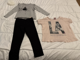 Lot de vêtements pour fille taille 3 ans