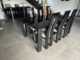 Table en verre laqué noir avec rallonge et 6 chaises