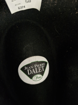 Chapeau original fait à la main