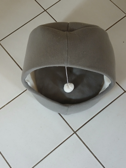 Panier pour chat très confortable très bon état complet