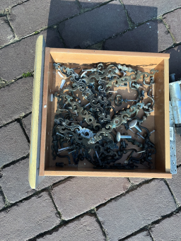 Lot de charnières et serrures en étain