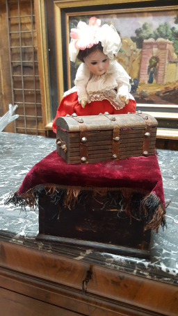 Antiquités, brocante et débarras : objets anciens et de collection