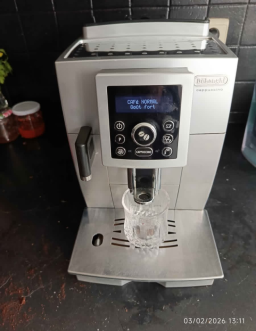 Machine à café en bon état, idéale pour le quotidien