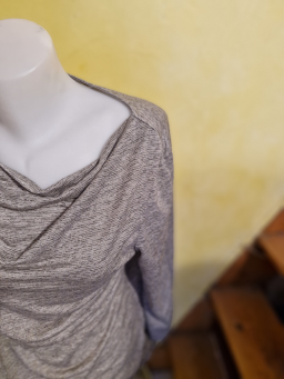 Haut gris taille 3