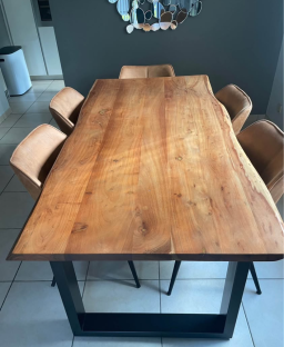 Table à manger en bon état