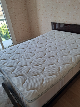 Matelas EPEDA 140x190 cm en bon état